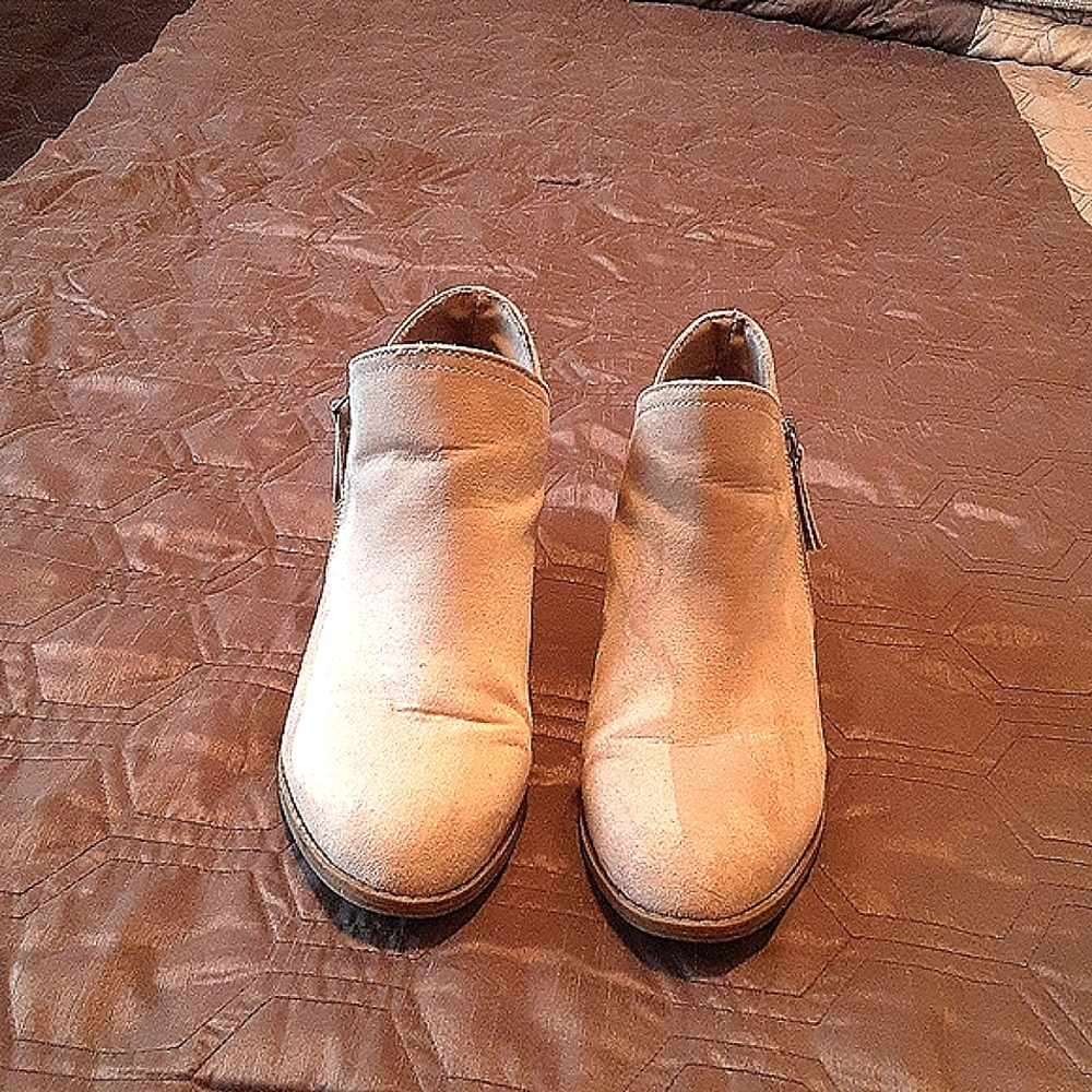 SEYCHELLES Cream Suede Shoe Boot Size:  9.5